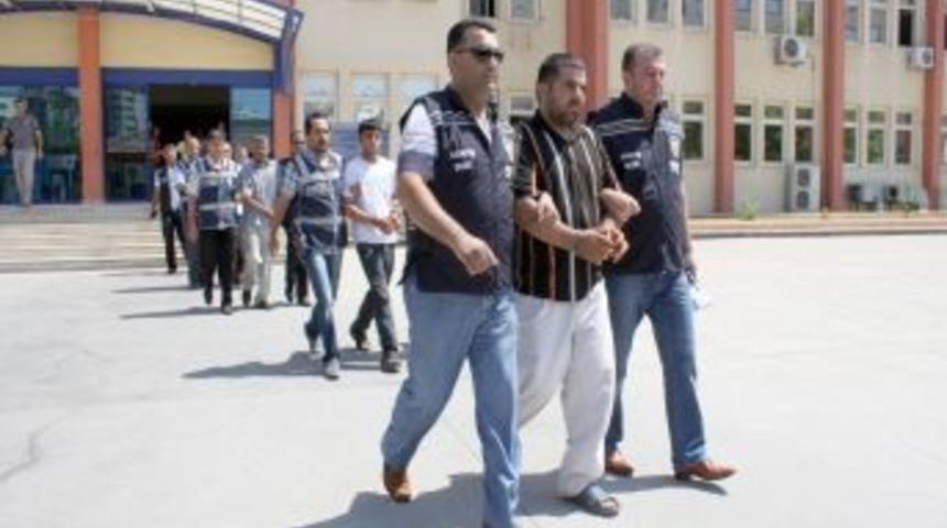 &Ccedil;ocuk kavgasında 5 kişiyi &ouml;ld&uuml;ren 5 ş&uuml;pheli Gaziantep'te yakalandı