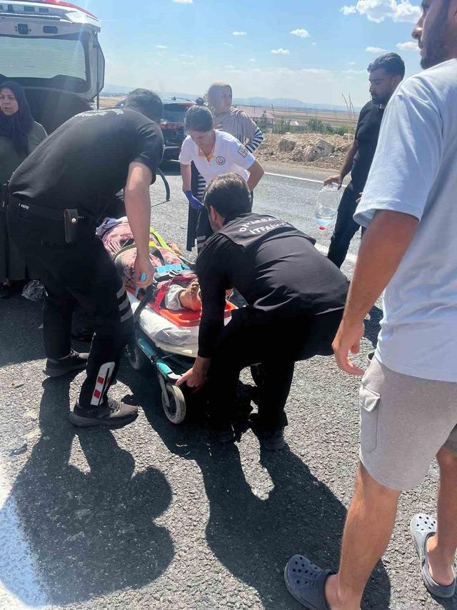 Diyarbakır’da otomobil ile traktör çarpıştı: 4 yaralı 3