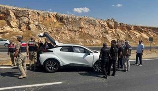 Diyarbakır&rsquo;da otomobil ile trakt&ouml;r &ccedil;arpıştı: 4 yaralı