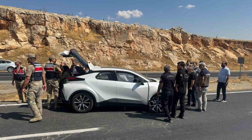 Diyarbakır&rsquo;da otomobil ile trakt&ouml;r &ccedil;arpıştı: 4 yaralı