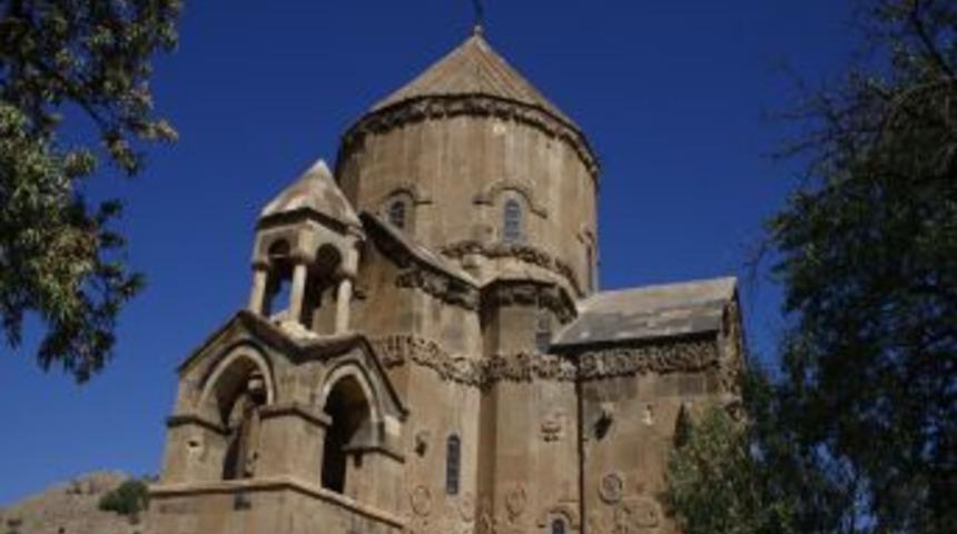 Akdamar Kilisesi'nde ayin başladı