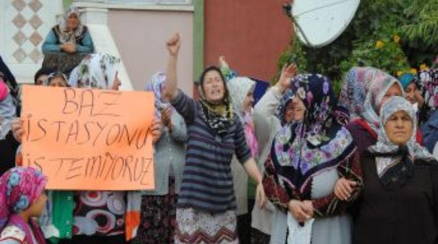 Mahallede baz istasyonu istemeyen kadınlar eylem yaptı