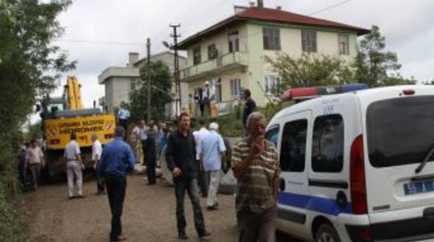 Toprak altında kalan 2 iş&ccedil;i hayatını kaybetti