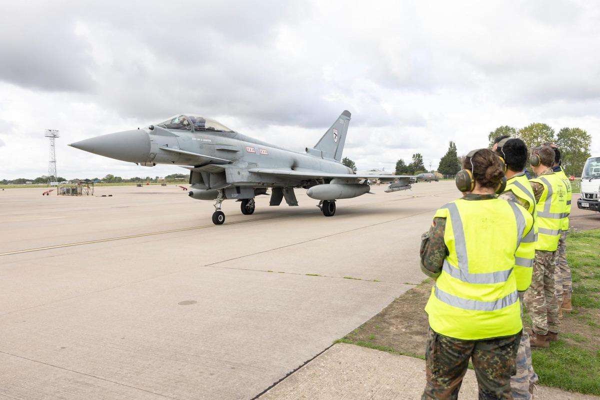 MSB heyeti İngiltere de Eurofighter bakım tesislerini inceledi 2