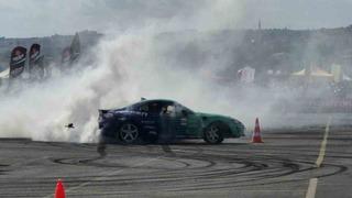 Asfaltı yakıp geçtiler: Tekirdağ’da nefes kesen drift şovu