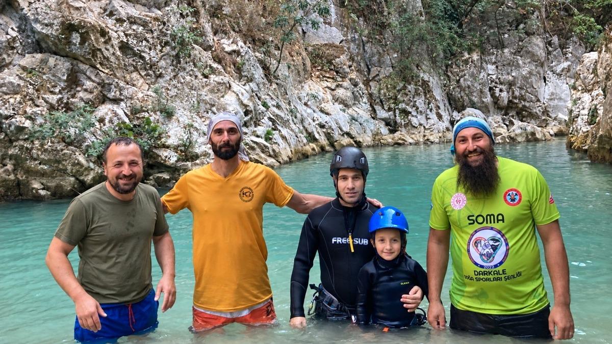 Bunu yapan en genç insan! 8 yaşındaki Asya zorlu kanyonu geçti 1