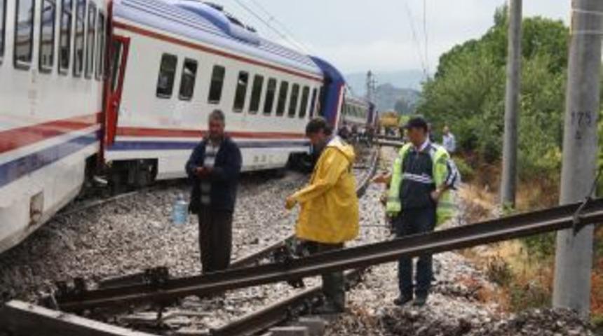 Doğu Ekspresi'nin 8 vagonu raydan çıktı