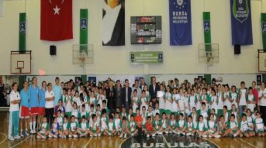 Bursa B&uuml;y&uuml;kşehir Belediyesi'nin yaz okuluna 4 bin &ouml;ğrenci gitti