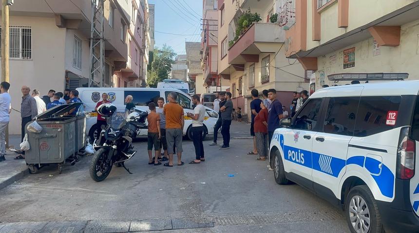 Gaziantep'te dehşet: Eşini &ouml;ld&uuml;rd&uuml;, 3&rsquo;&uuml; &ccedil;ocuk 4 kişiyi yaraladı