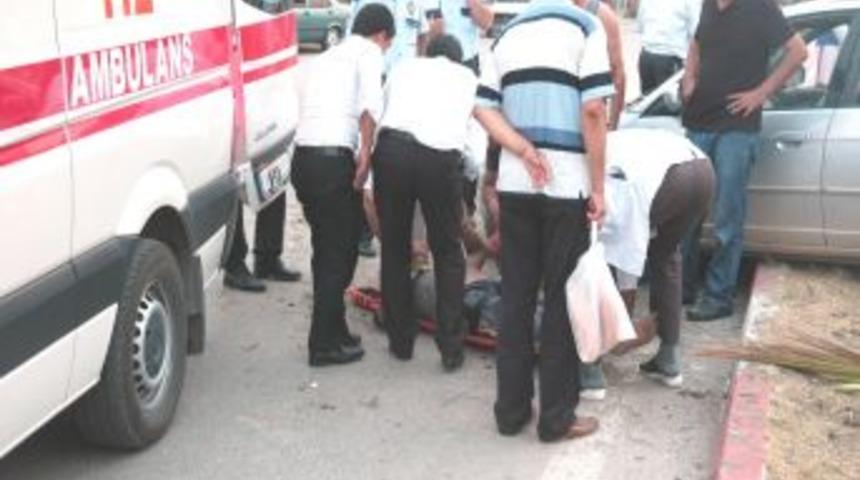 Otomobiliyle elektrik direğine &ccedil;arpan s&uuml;r&uuml;c&uuml; ağır yaralandı