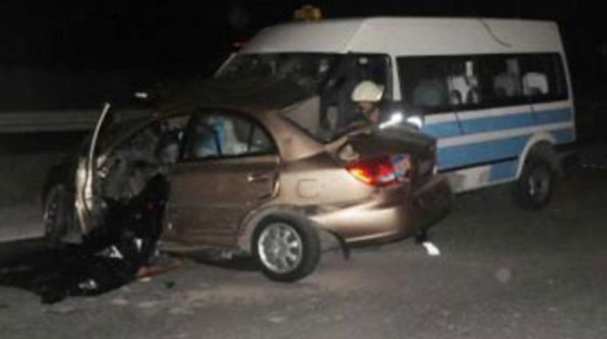 Yine aşırı hız: 2 &ouml;l&uuml;, 1 yaralı