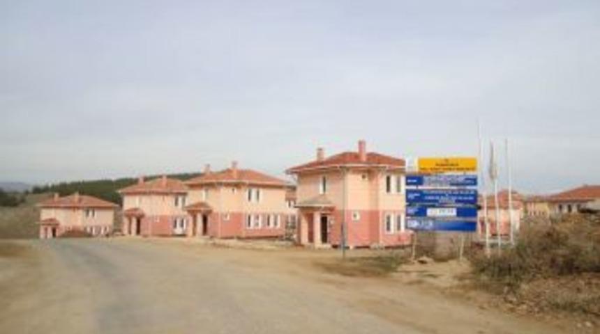 T&uuml;rkoğlu&rsquo;nda TOKİ konutlarının teslim tarihi belli oldu