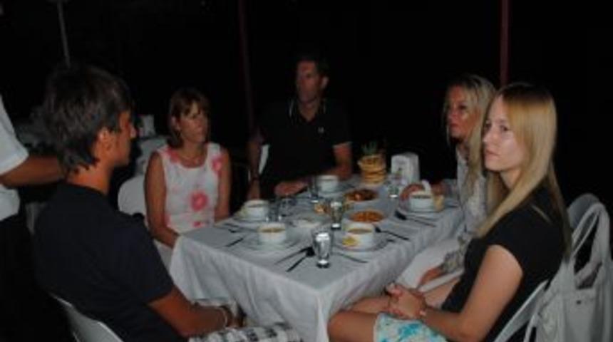 Manavgat'ta yaşayan M&uuml;sl&uuml;man ve gayr-i M&uuml;slimler iftarda buluştu