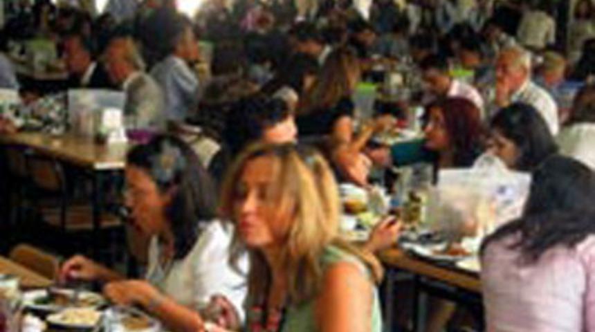 &Ouml;ğrencilere at eti yedirdiler