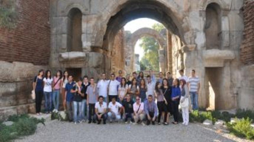 Bursa Gen&ccedil;lik Meclisleri &uuml;yeleri İznik'te buluştu