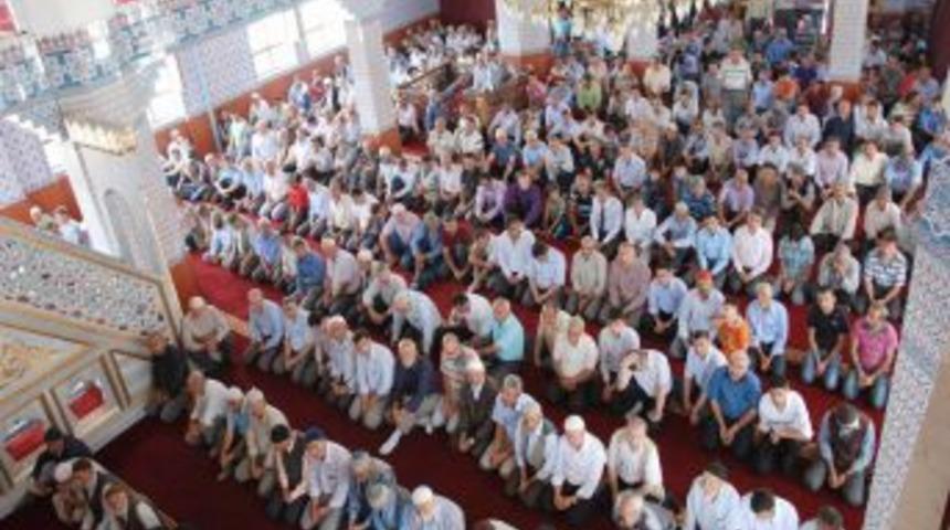 Aydıncık Merkez Camii'nde ilk teravih kılındı