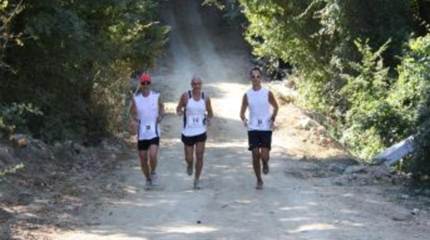 Trail Maratonu T&uuml;rkiye'de ilkkez &Ccedil;ekmek&ouml;y'de koşuldu