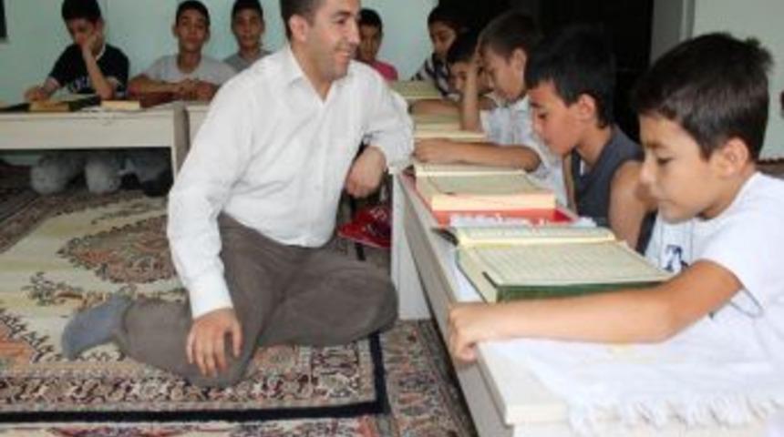 Kur&rsquo;an kursu &ouml;ğrencileri har&ccedil;lıklarını Afrika&rsquo;ya g&ouml;nderdi