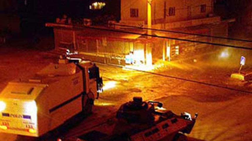 PKK yandaşları &ouml;ğretmenevine saldırdı