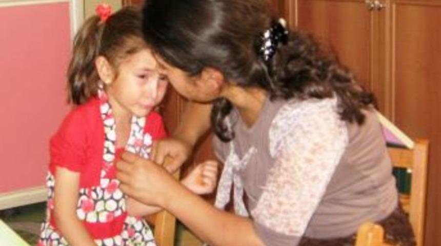 &Ouml;ğrenciler annelerinden ayrılırken ağladı