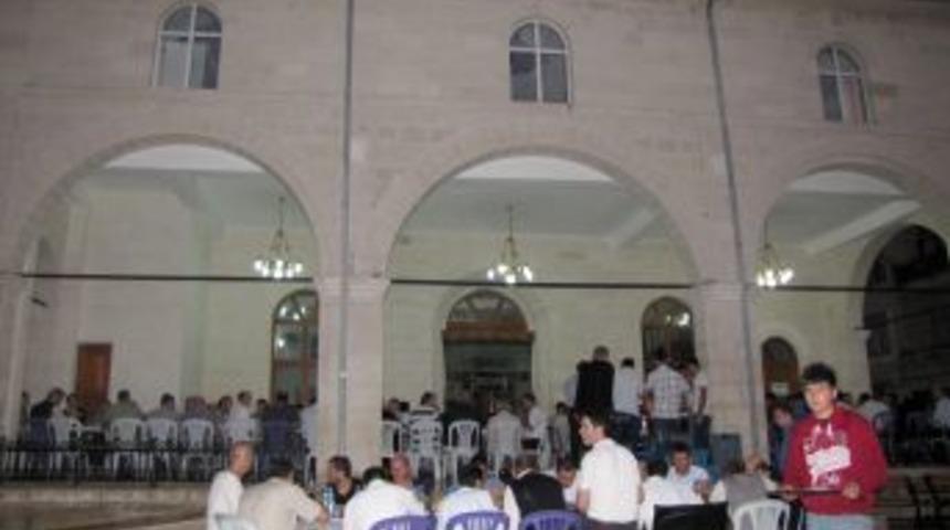 &Uuml;nye Orta&ccedil;arşı Arasta esnafı iftarda buluştu