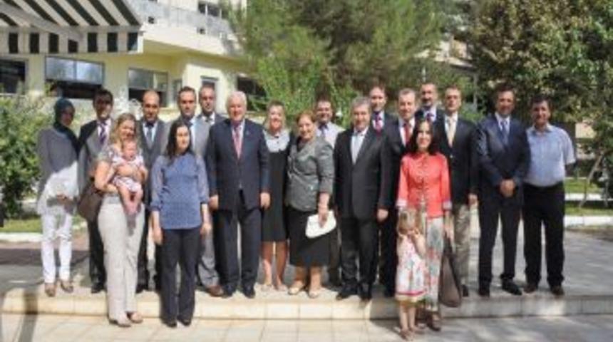 Vali &Ccedil;olak: Devletin &ouml;vg&uuml;s&uuml; kadar, halkın sevgisini kazanmak da &ouml;nemlidir