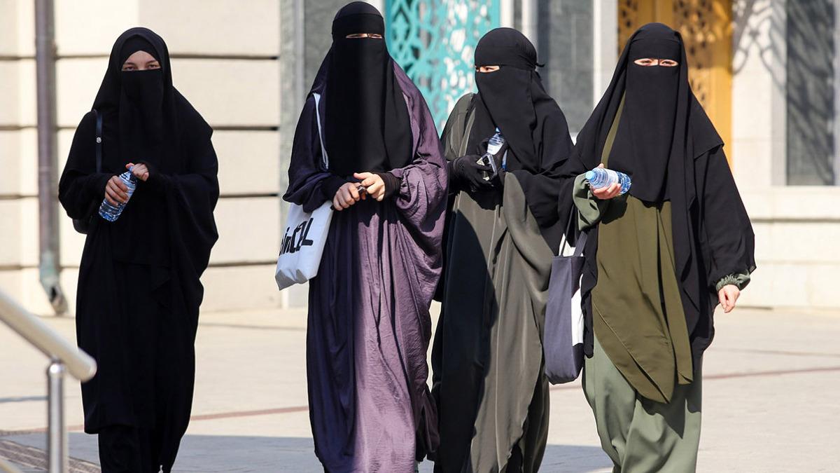 İtalya Başbakanı Meloni den okullarda burka yasağı hazırlığı: Velilere İtalyanca şartı da g&uuml;ndemde 3