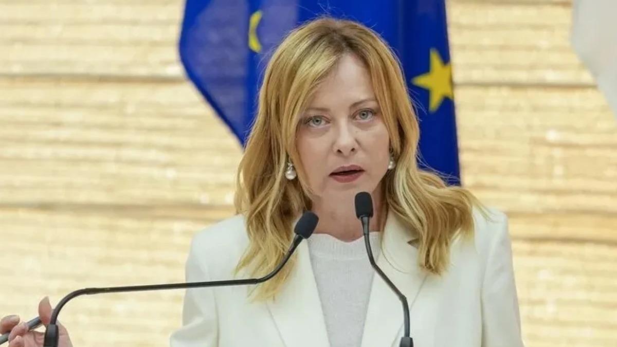 İtalya Başbakanı Meloni den okullarda burka yasağı hazırlığı: Velilere İtalyanca şartı da g&uuml;ndemde 1
