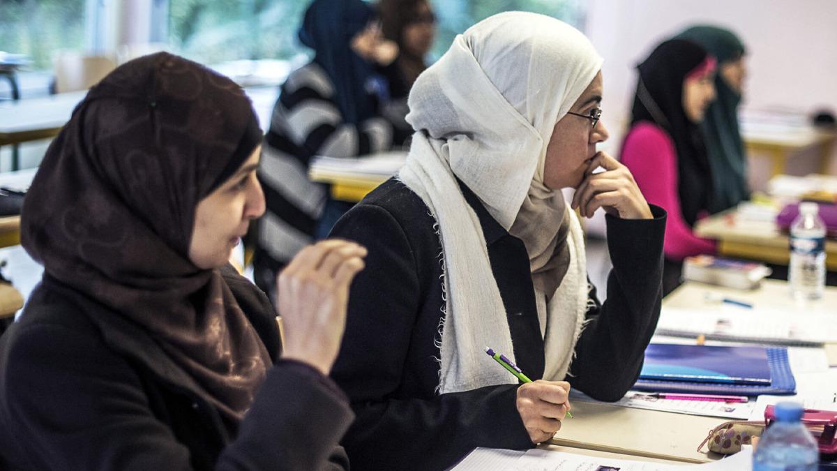 İtalya Başbakanı Meloni den okullarda burka yasağı hazırlığı: Velilere İtalyanca şartı da g&uuml;ndemde 4