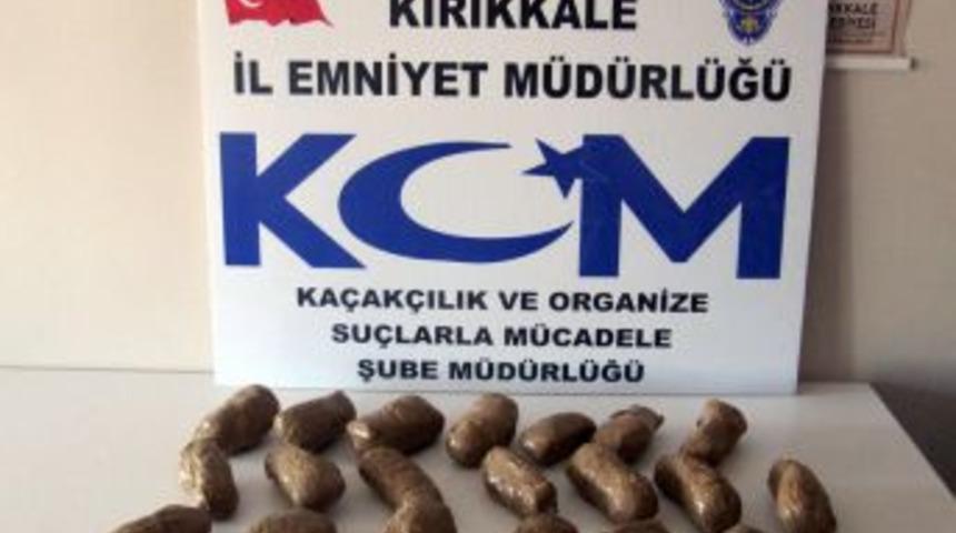 Yoldaki ş&uuml;phelinin sırt &ccedil;antasından 5 kilogram eroin &ccedil;ıktı