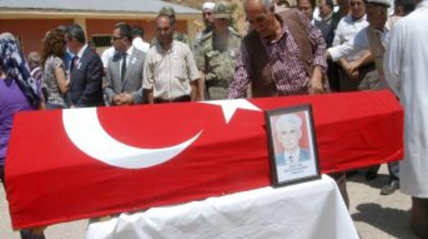 Sehit korucunun cenazesi, g&ouml;zyaşları arasında toprağa verildi