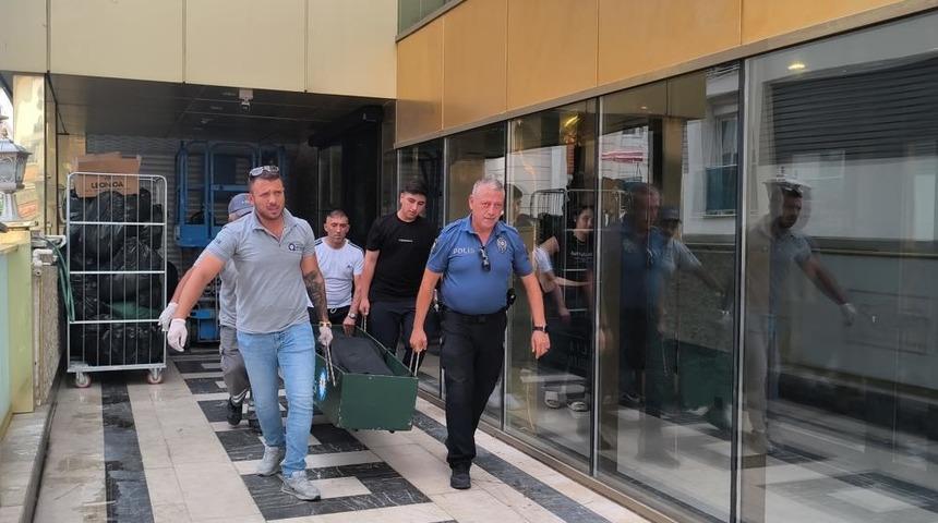 Rus uyruklu turist konakladığı otelin koridorunda &ouml;l&uuml; bulundu