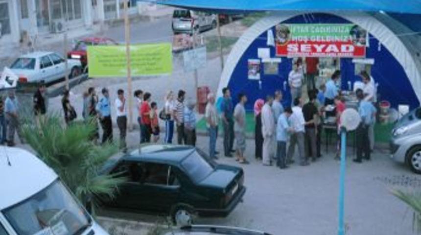 Seferihisar&rsquo;ın iftar &ccedil;adırını hanımlar destekliyor