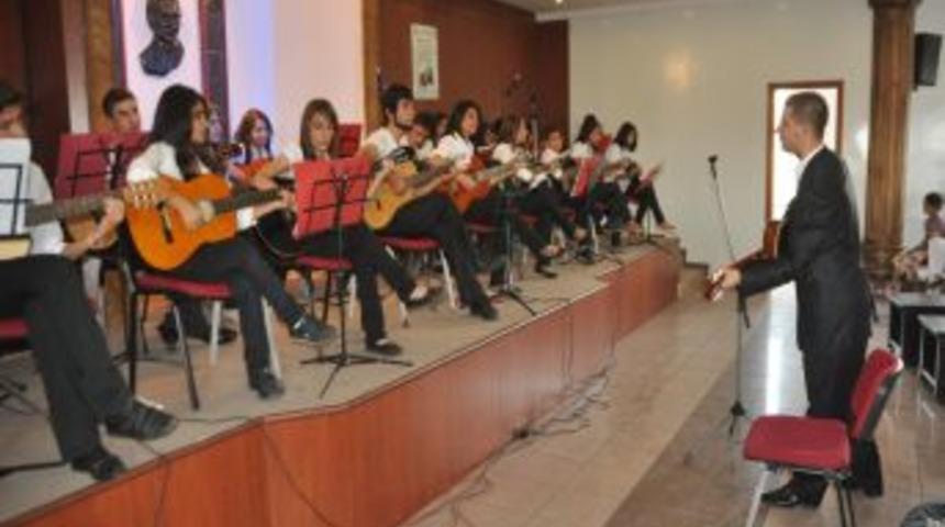 Şıhcan gen&ccedil;lik merkezinde m&uuml;zik ş&ouml;leni