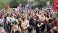 Fransa�da binlerce ki�i soka�a d�k�ld�: Sloganlarla y�r�d�
