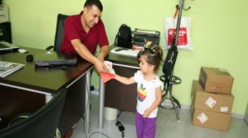 &Uuml;&ccedil; yaşındaki &ccedil;ocuktan anlamlı yardım