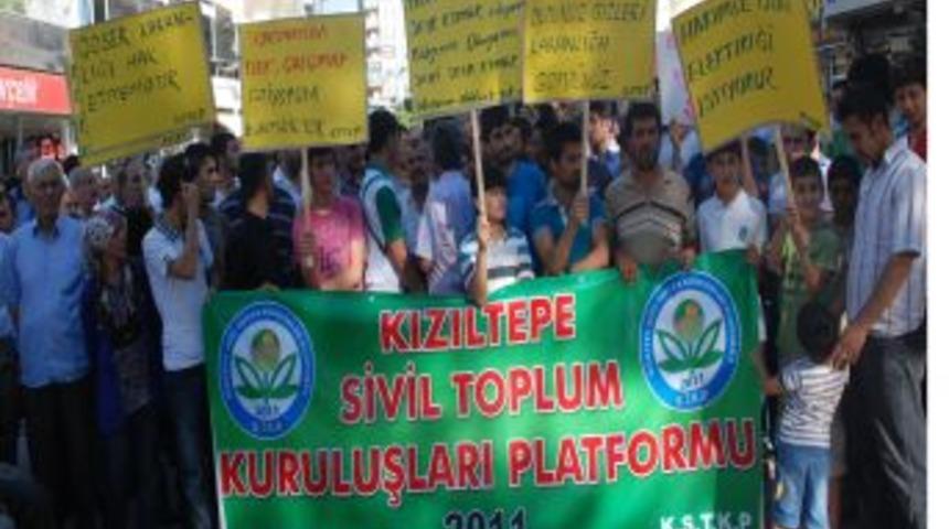 Elektrik kesintilerinden bıkan Kızıltepeliler oturma eylemi yaptı