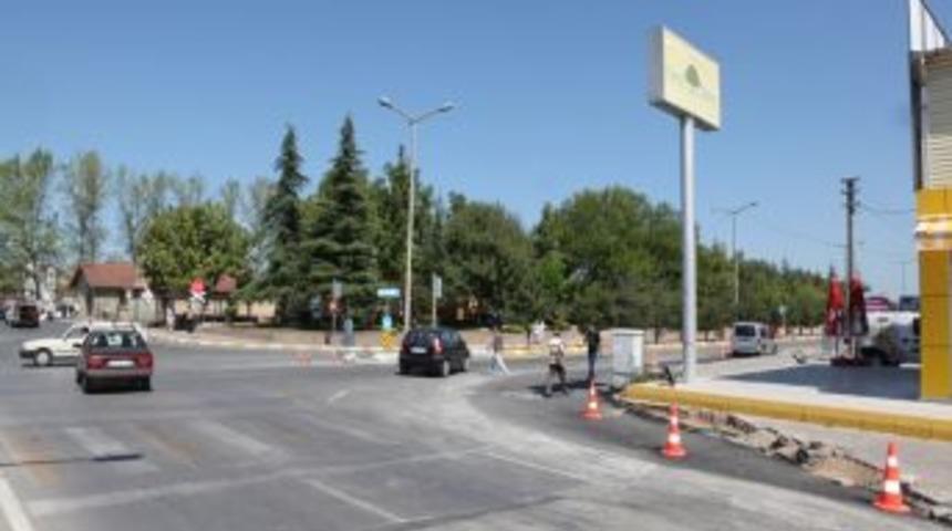 Adapazarı'nda trafik yoğunluğuna neden olan ge&ccedil;itlerde &ccedil;alışma yapacak