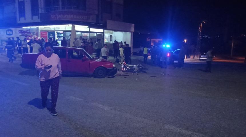 Otomobil ile motosiklet &ccedil;arpıştı: 3 yaralı