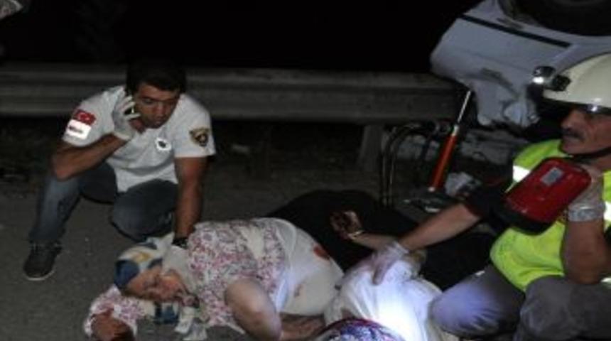 TEM'de iftar d&ouml;n&uuml;ş&uuml; feci kaza: 3 &ouml;l&uuml;, 9 yaralı