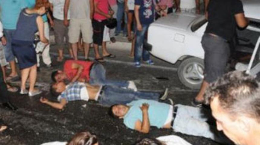 Antalya'da kaza: 2 &ouml;l&uuml;, 4 yaralı