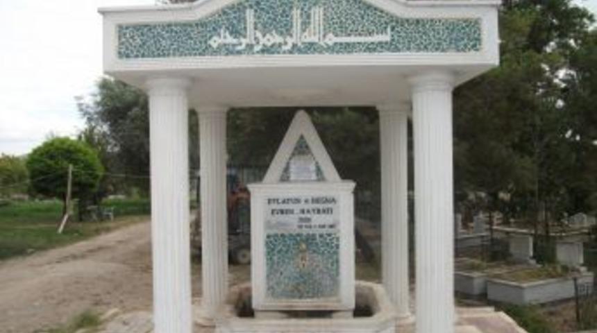 Kaybettiği evlilik y&uuml;z&uuml;ğ&uuml;n&uuml; el ilanıyla arıyor