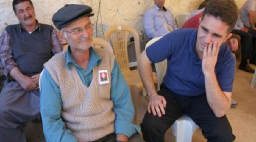 Şehit babası: Oğlumu soğan ekmekle b&uuml;y&uuml;tt&uuml;m