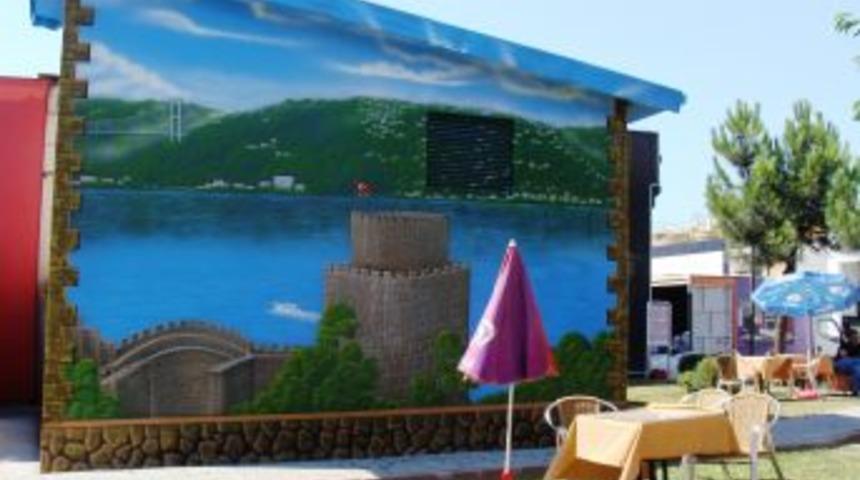 İstanbul&rsquo;un tarihi mek&acirc;nları, Modoko sokaklarına resmedildi