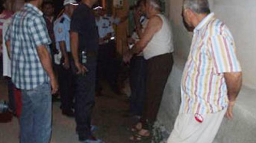 Yatağında boğazı kesilerek &ouml;ld&uuml;r&uuml;ld&uuml;