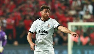 Beşiktaş'ın yıldızından şoke eden a&ccedil;ıklama! "Benim y&uuml;z&uuml;nden yenildik"
