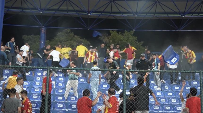 Kayserispor taraftarları trib&uuml;n koltuklarını kırdı, stadyum zarar g&ouml;rd&uuml;