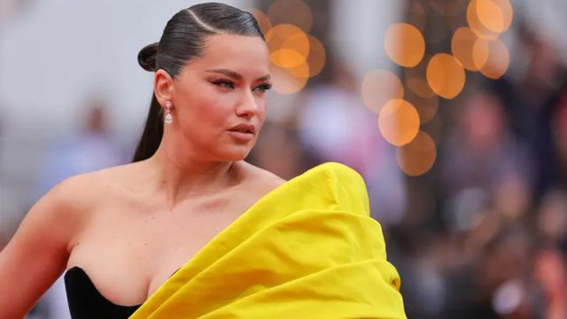 Adriana Lima son haliyle konuşuldu! Yaşına kimse inanmadı
