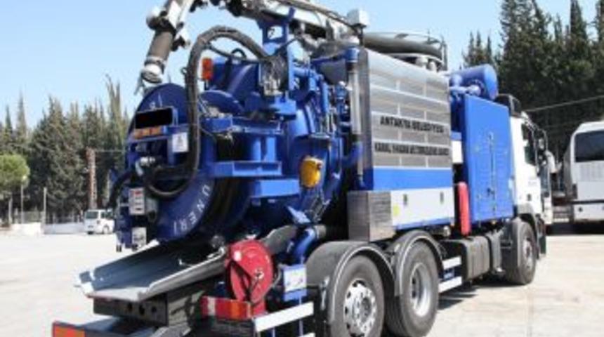 Belediye ara&ccedil; parkına &ouml;zel &uuml;retim kombine kanal a&ccedil;ma aracı kazandırıldı