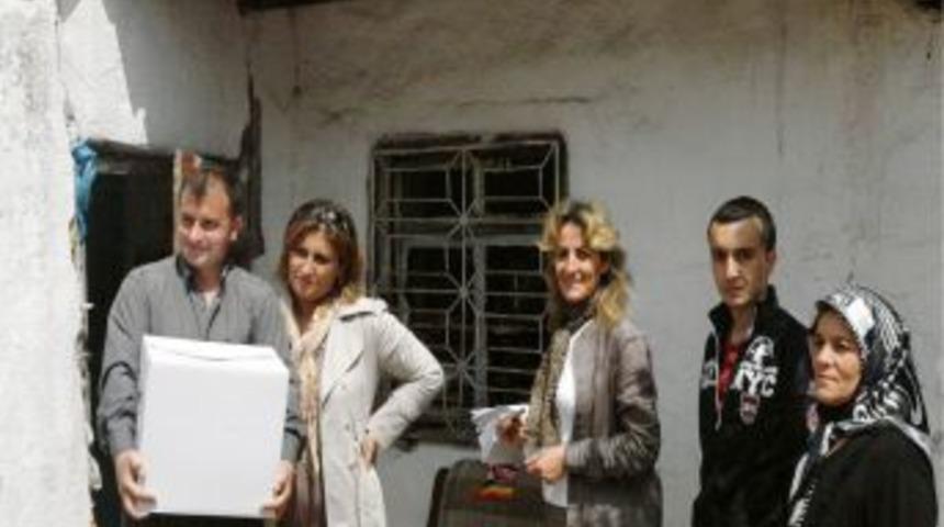 AK Partili kadınlardan gıda yardımı